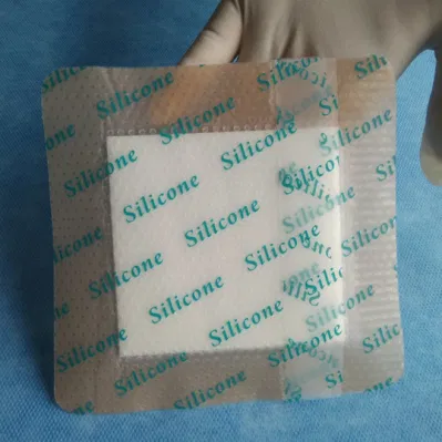 Medicazione in schiuma di silicone